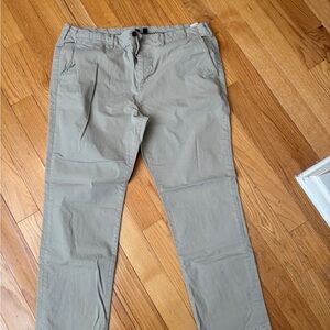 American Eagle Men's Athletic Straight khaki pants